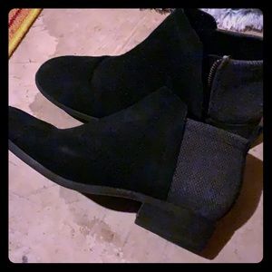 Black heeled ankles booties